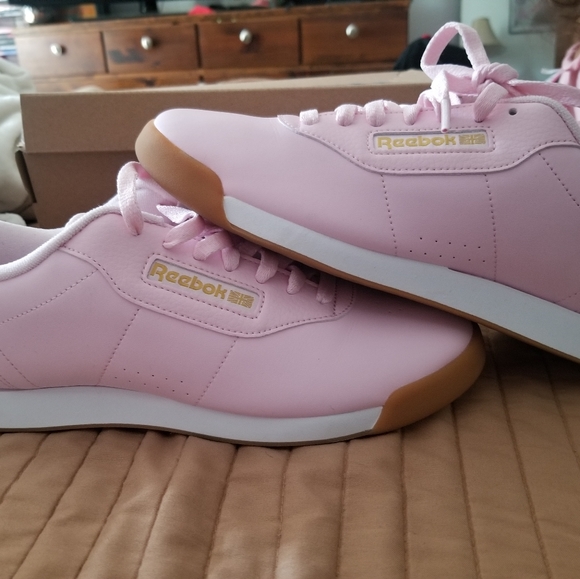 Reebok Shoes - Reebok Classic